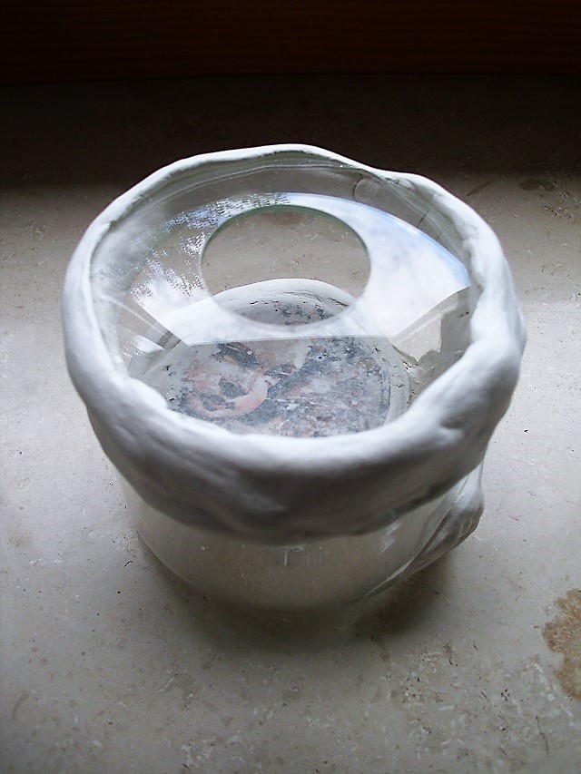 Modelliermasse, Glas, Papier, 7x6x7, 2017